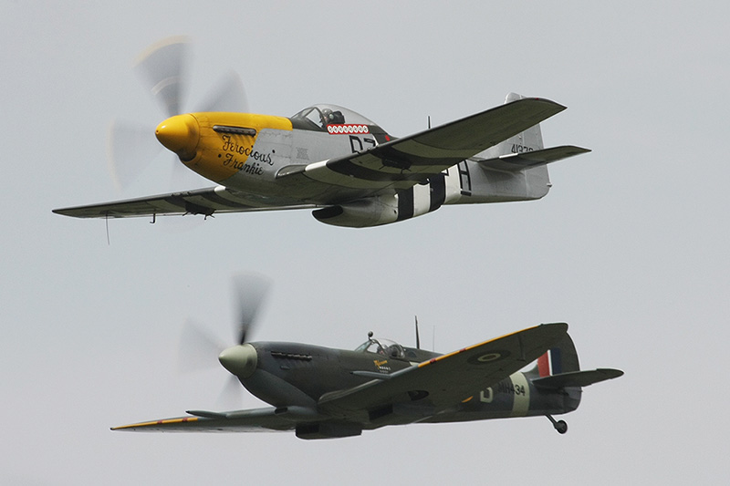 P-51D Mustang <i>Ferocious Frankie</i>, OFMC<br>Spifire LF.IXB, OFMC