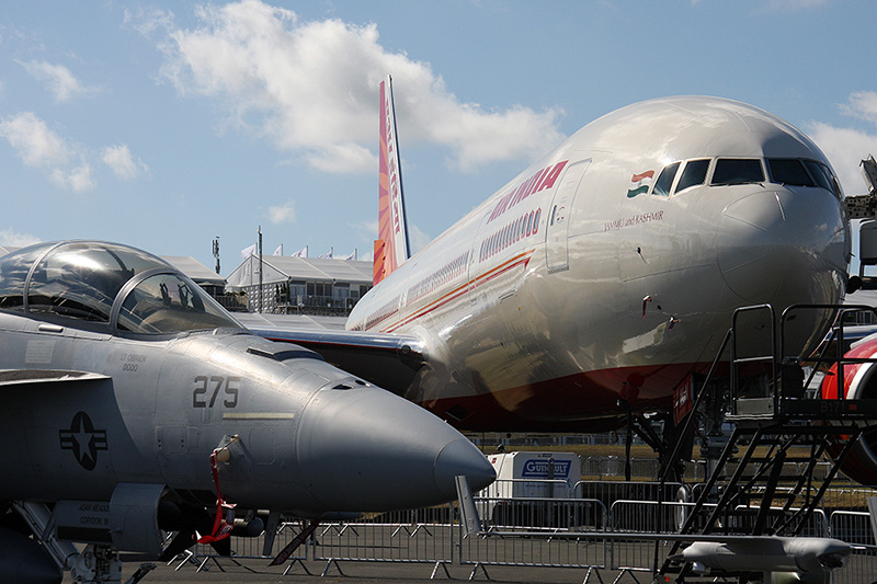 F/A-18F Super Hornet, VFA-106 Gladiators, USN<br>Boeing 777-300ER, Air India