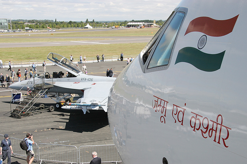 Boeing 777-300ER, Air India<br>F/A-18F Super Hornet, VFA-106 Gladiators, USN