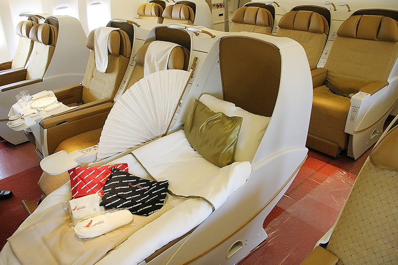 Boeing 777-300ER, Air India, business class cabin