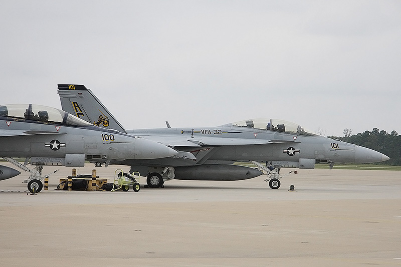 F/A-18F Super Hornets, VFA-32 <i>Swordsmen</i>, USN