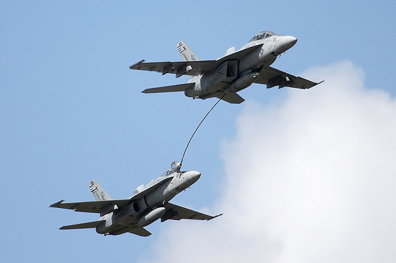 F/A-18F Super Hornet, VFA-11 <i>Red Rippers</i>, USN<br>F/A-18C Hornet, VFA-106 <i>Gladiators</i>, USN