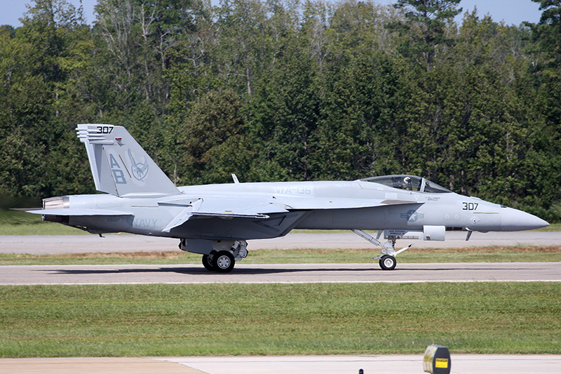F/A-18E Super Hornet, VFA-136 <i>Knighthawks</i>, USN