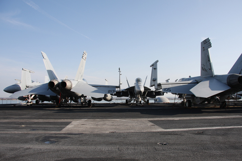 F/A-18F Super Hornets, VFA-213 <i>Black Lions</i>, USN<br>F/A-18E Super Hornet, VFA-31 <i>Tomcatters</i>, USN